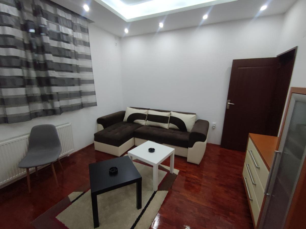 Nis Apartment Exterior foto